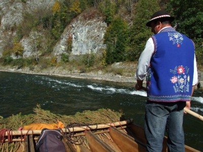 11 Gorale auf Floß.jpg