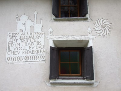 10 Rätoromanisch Sgrafitti.jpg