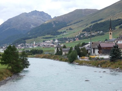10 oberes Engadin der Inn.jpg