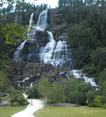 12 Tvindefossen.jpg